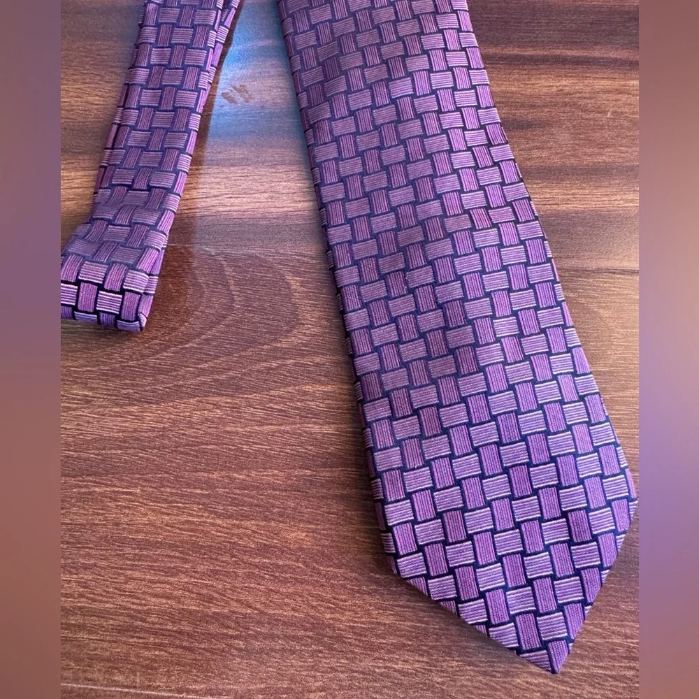 Sophisticated DION Collection Geometric Men's Tie in Rich Purple